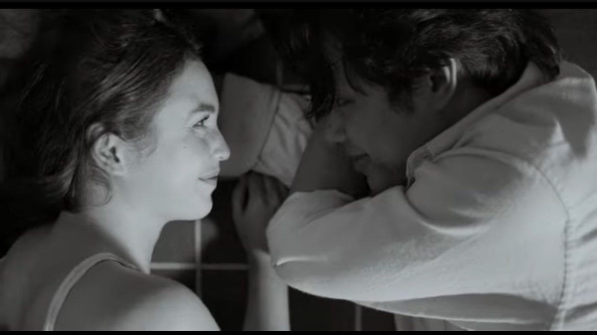sideofayy's tweet photo. suka banget sama konsep mv decin ini, dari awal sampe akhir BENERAN SESUKA itu. kaget juga tiba tiba rilis mv😭❤️‍🔥

https://t.co/bfxy5XA1Zh https://t.co/wqFPRIlg3T