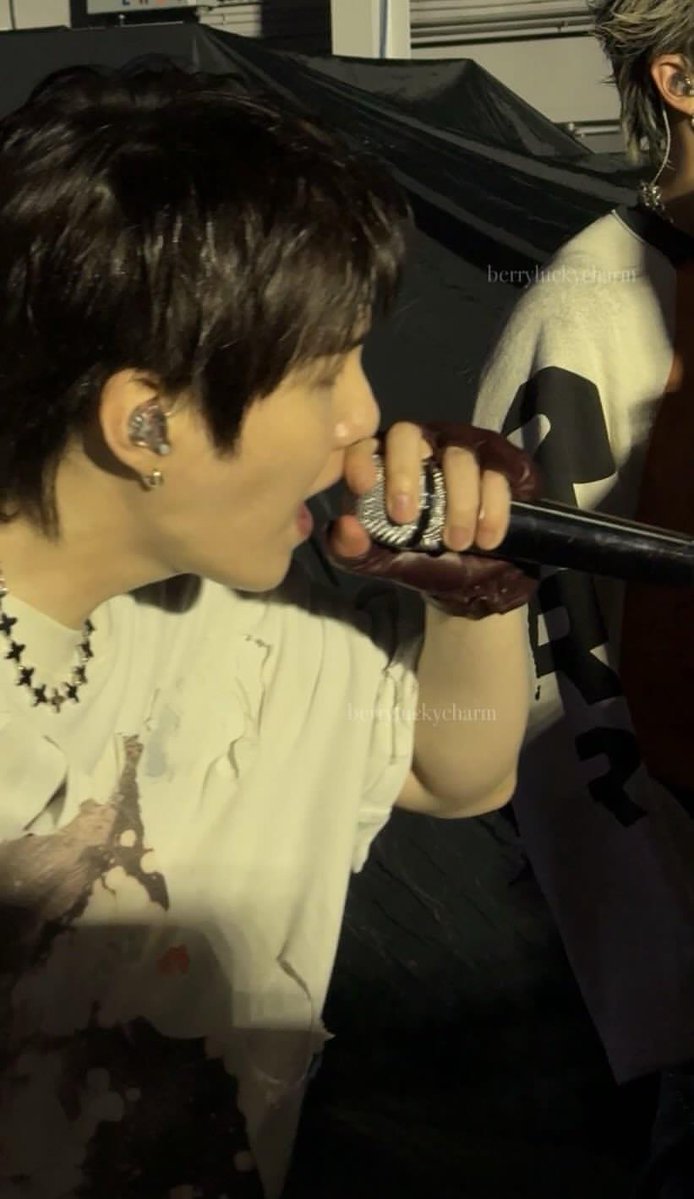 민 tweet media