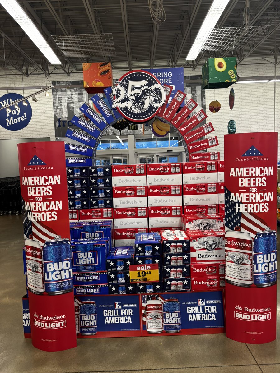 skeffdist's tweet photo. This Memorial Day, we’re raising a cold one in honor of the heroes who gave everything. 🇺🇸 
From Budweiser to Bud Light, raise a cold one in honor of those who served. 🍻
#SkeffDist #BudLight #Budweiser https://t.co/C4tjh2gp05