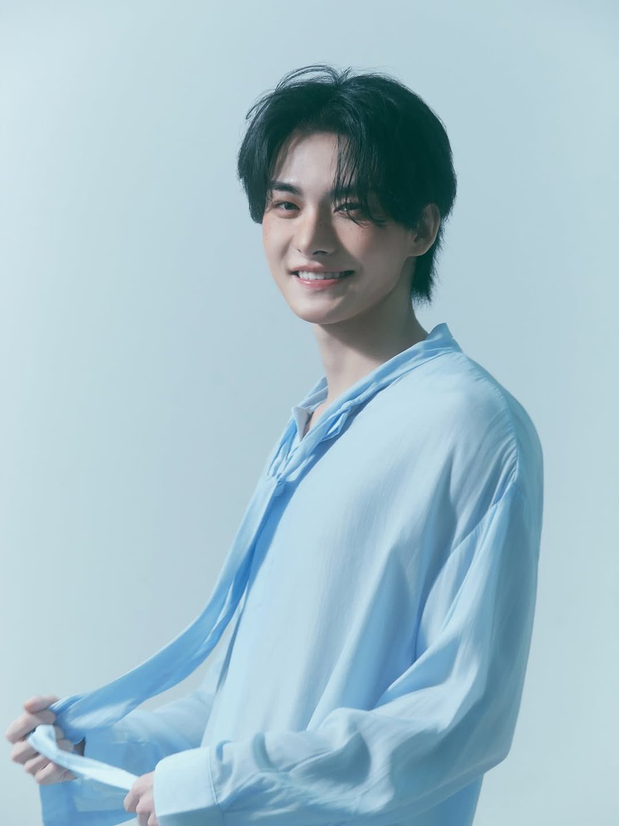 oeq_s2's tweet photo. 여름이 와따🐳🤍 https://t.co/KZbrabRzmr