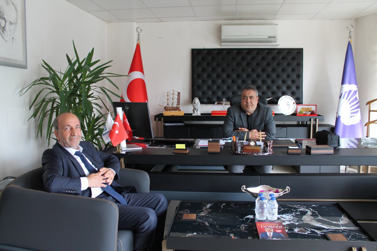 bursaperder's tweet photo. Başkanımız Haşim Kılıç, bayram ziyaretleri kapsamında Yıldırım Belediyesi Zabıta Müdürü İbrahim Türkmen ile bir araya geldi. Yerel marketlerimizin işleyişi ile ilgili gündem maddeleri ziyarette ele alındı. 🛒🤝

@YildirimBld

#Bursa #YerelMarket #YıldırımBelediyesi #zabıta https://t.co/6skWNJjdSY