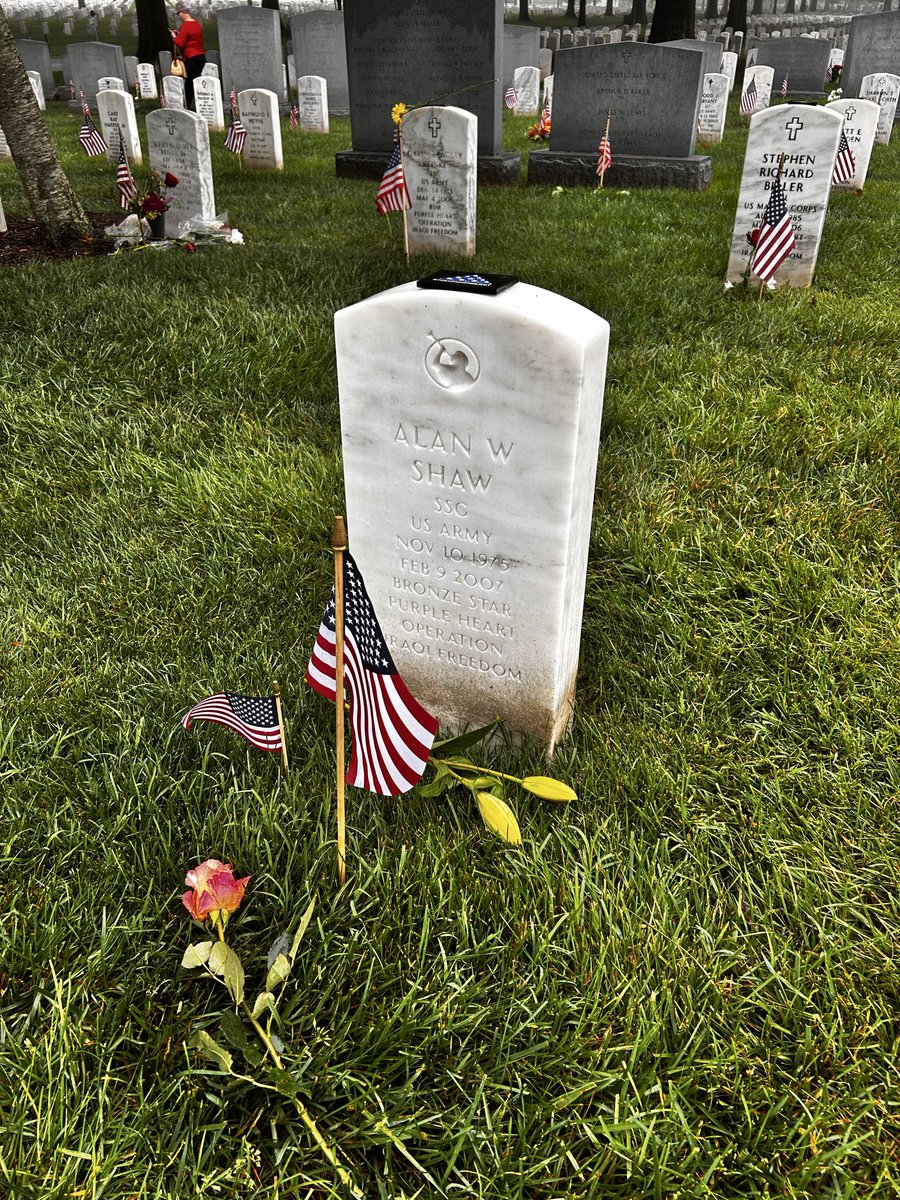 BrileyZac's tweet photo. @SharrellAnne2 I went and visited him this morning. 
Thank you for all your family has done for our country. Alan was a great man. https://t.co/pXLipr0xl1