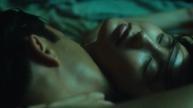 OfVigour's tweet photo. Days of Being Wild (1990), dir. Wong Kar-wai

"I've heard that there's a kind of bird without legs that can only fly and fly, and sleep in the wind when it is tired. The bird only lands once in its life... that's when it dies." https://t.co/KW4pUinaqq
