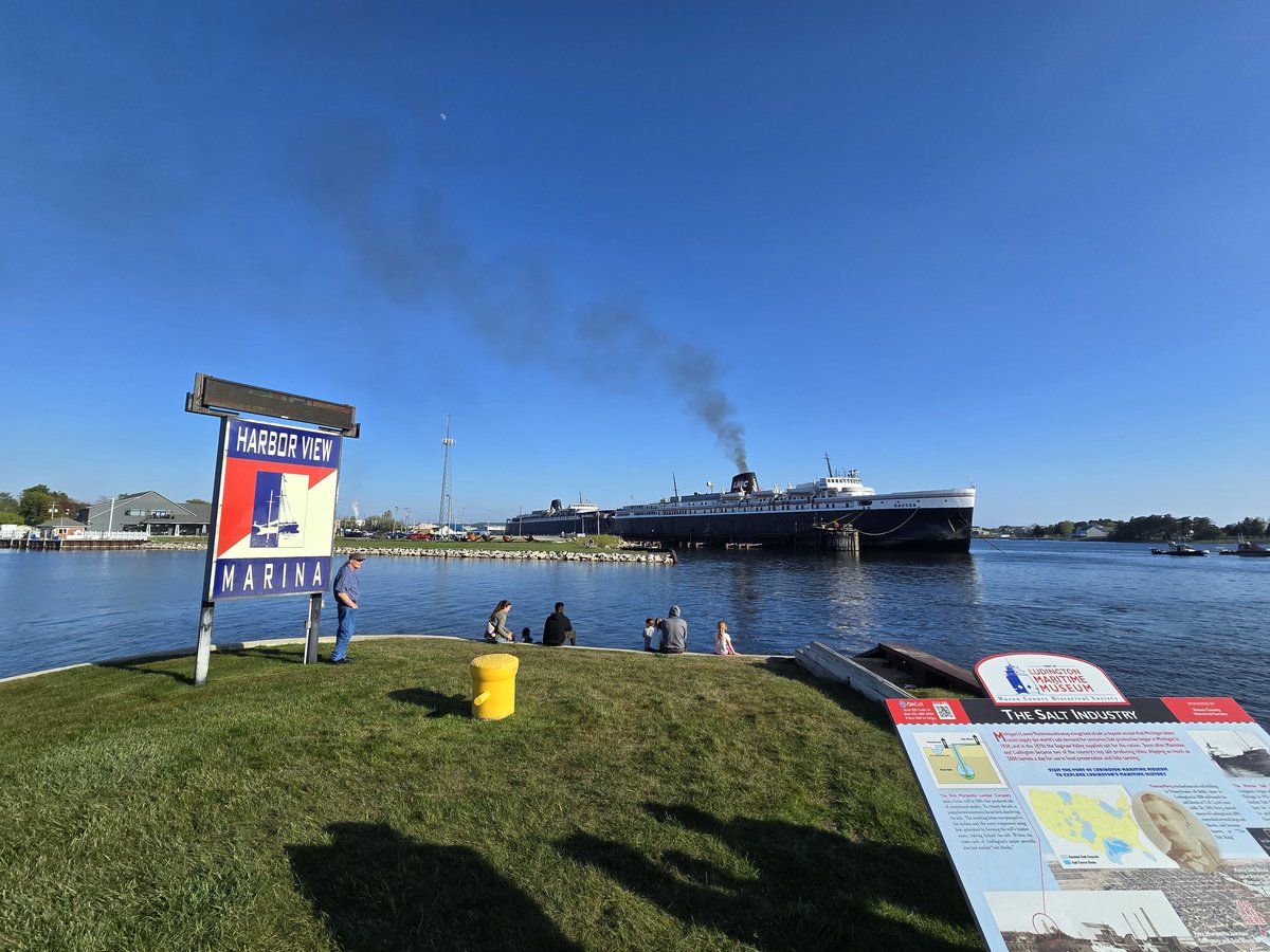 ludington_love's tweet photo. S.S. Badger #Ludington #PureMichigan https://t.co/I4Y8Vpygas