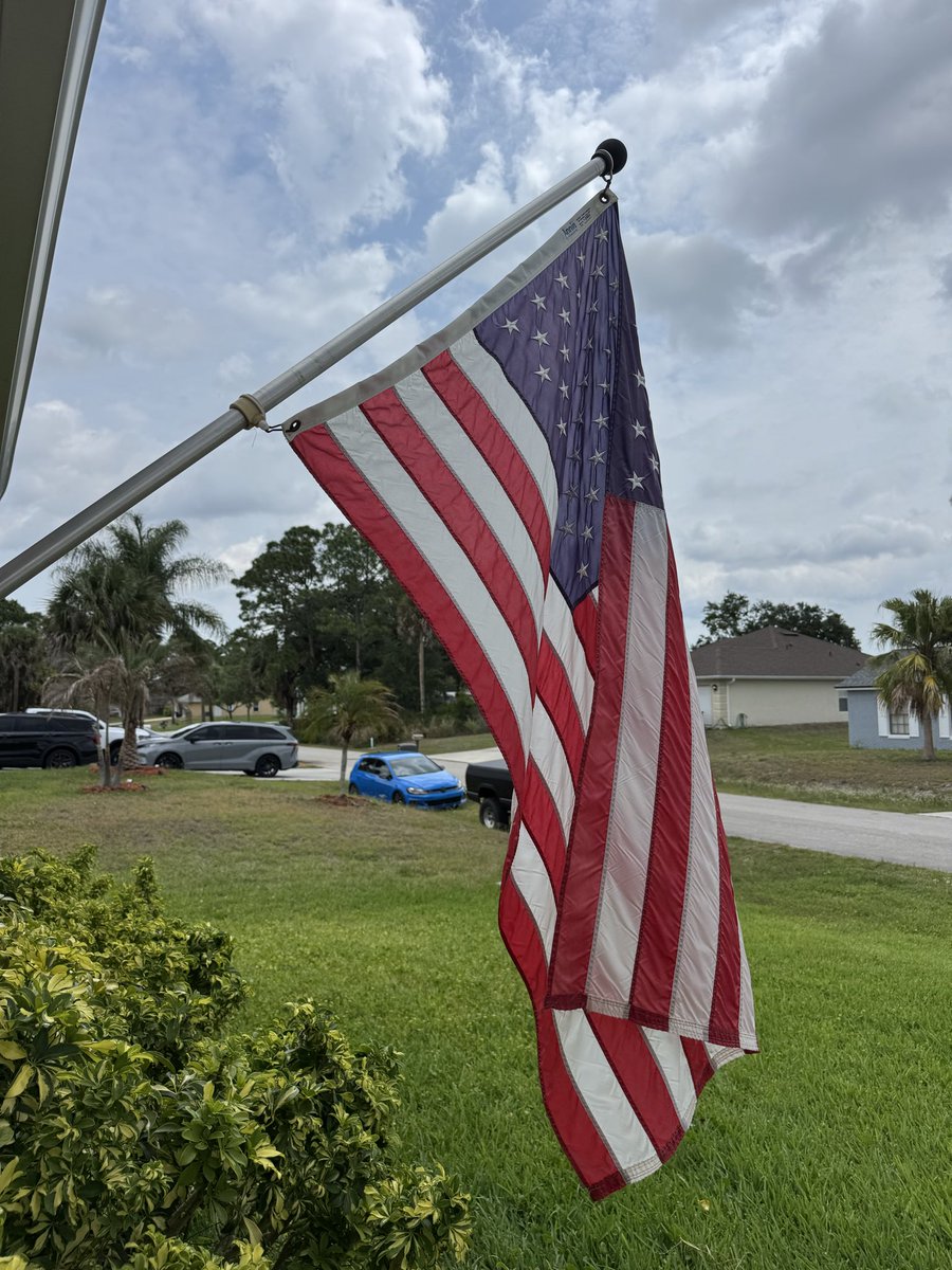 SpaceCoastYR's tweet photo. THIS is what happens when young people stop scrolling and start showing up.

One signature, one conversation, one Saturday morning of petitioning at a time… we’re proving that the next generation of conservative leaders is ready to fight for stronger communities in Brevard. https://t.co/9B1eZ97daQ