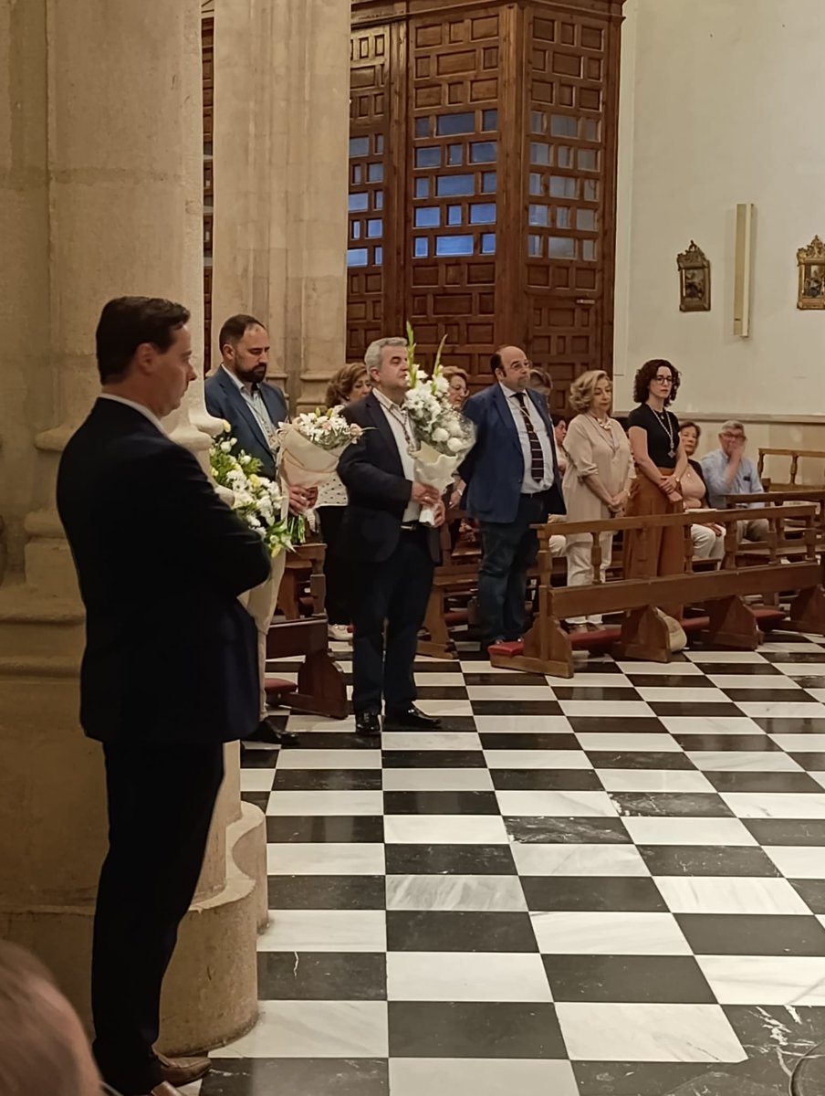 LanzadaJaen's tweet photo. Jaén tiene una luz distinta cuando mira a su Madre. En estas jornadas, los latidos de nuestra ciudad han resonado al unísono en una cita ineludible para el corazón jiennense: la solemne Misa y la tradicional Ofrenda Floral a nuestra...
 https://t.co/HbNnXw41Gr https://t.co/fYe0RNIgSN
