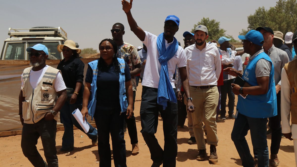 OCHAChad's tweet photo. A l'Est du #Tchad, les partenaires humanitaires fournissent une aide vitale aux réfugiés, aux rapatriés et aux communautés d'accueil, grâce au soutien du Fonds humanitaire pour le Tchad. 

Plus tôt ce mois-ci, une délégation américaine a rencontré ces acteurs pour échanger avec les communautés et constater concrètement l'impact de ces financements flexibles.

#Chad #Investinhumanity #Coordination #funding