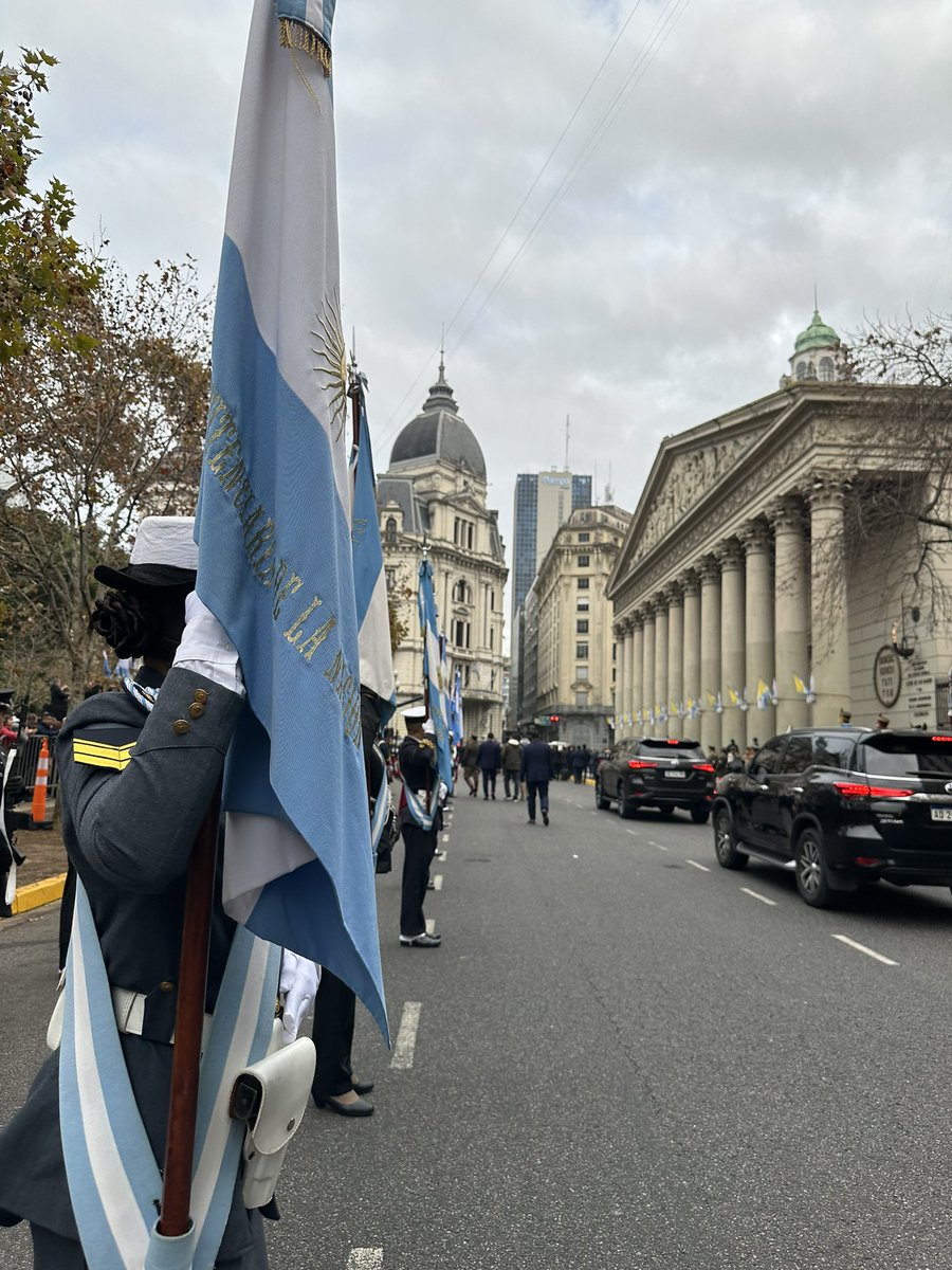 Granaderos a Caballo tweet media