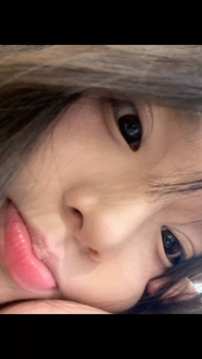 chloe tweet media
