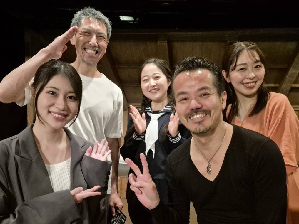 aoi_minamiii's tweet photo. 以前ご一緒させていただいた森田和正さん、織乃ぬのさん、西村ゆりさんご出演の『オサエロ』を観劇させていただきました。

生き残ることさえ罪悪感を抱かせてしまうなんて、何度も胸が締め付けられました。
森田さん演じる中原さんの叫びが忘れられません。涙が止まりませんでした。

#オサエロM https://t.co/E60qkusDv6