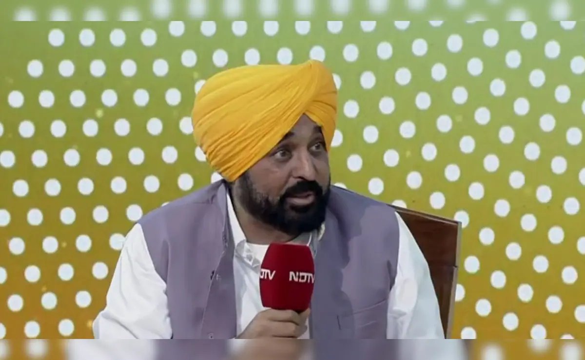 ndtv's tweet photo. "Public Won't Trust Raghav Chadha Again": Bhagwant Mann To NDTV
https://t.co/ndYikBqbFs https://t.co/waQhfwsNo4