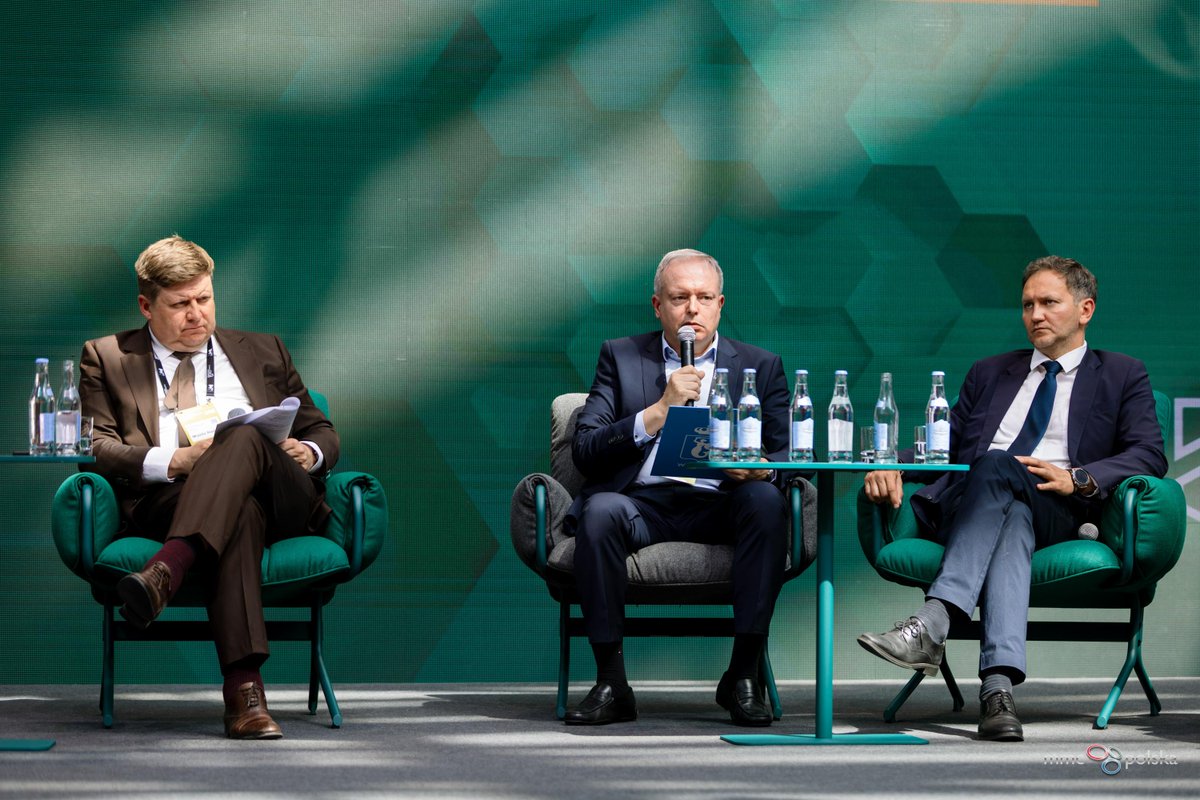 totalsecuritypl's tweet photo. Przed nami ostatni blok części wspólnej - „Wielozadaniowa infrastruktura miejska i govtech”. 🏙️

#KBP2026 #KongresBezpieczenstwoPolski2026 #KBPRZESZÓW #SCF2026 #SmartCityForum2026 https://t.co/NzDS2EuhAh