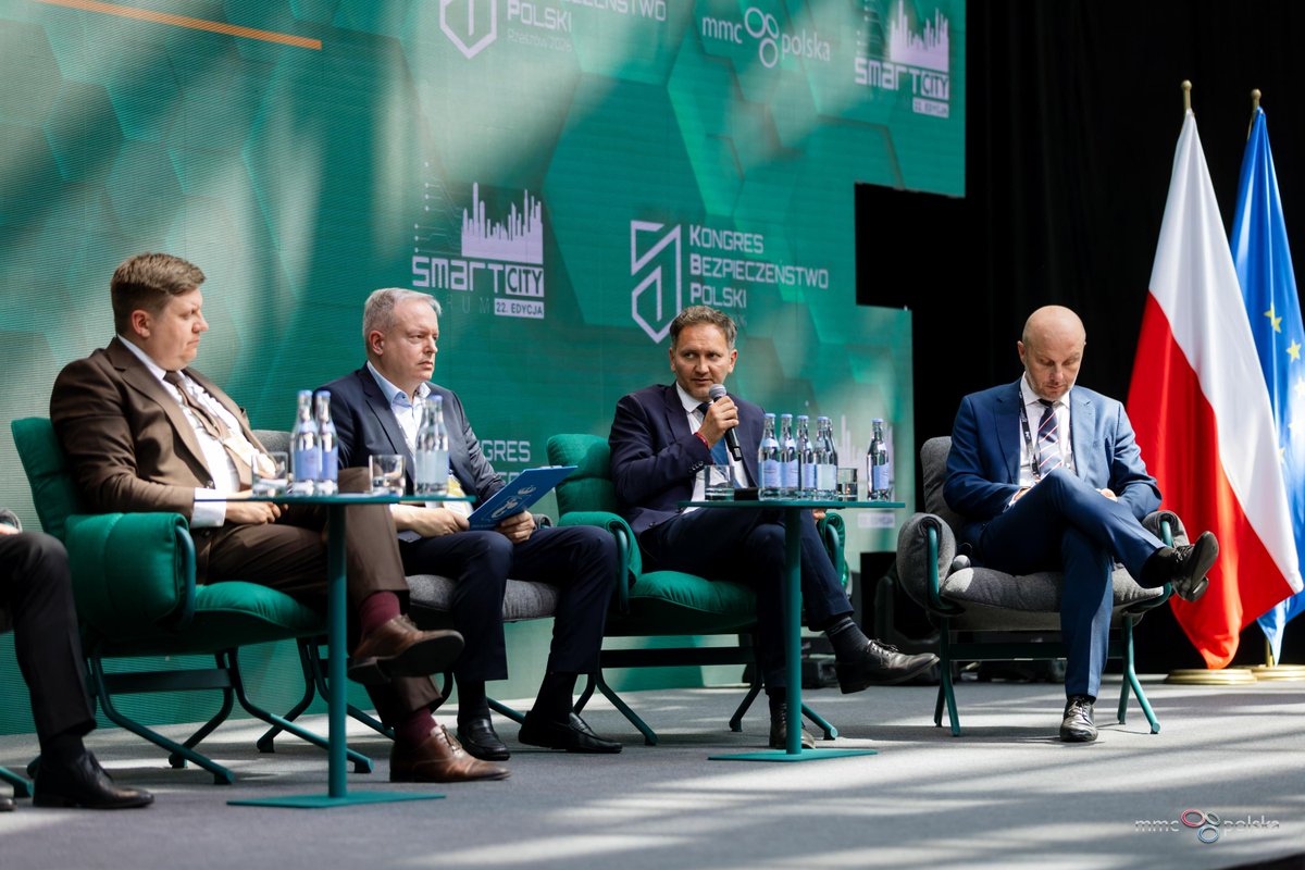 totalsecuritypl's tweet photo. Przed nami ostatni blok części wspólnej - „Wielozadaniowa infrastruktura miejska i govtech”. 🏙️

#KBP2026 #KongresBezpieczenstwoPolski2026 #KBPRZESZÓW #SCF2026 #SmartCityForum2026 https://t.co/NzDS2EuhAh