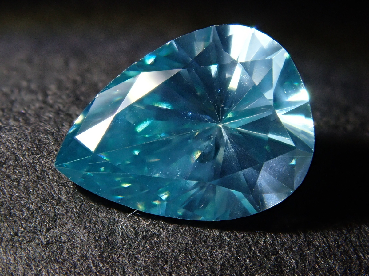 雨上がりの空を思わせる、みずみずしい青💎 （スカイブルー