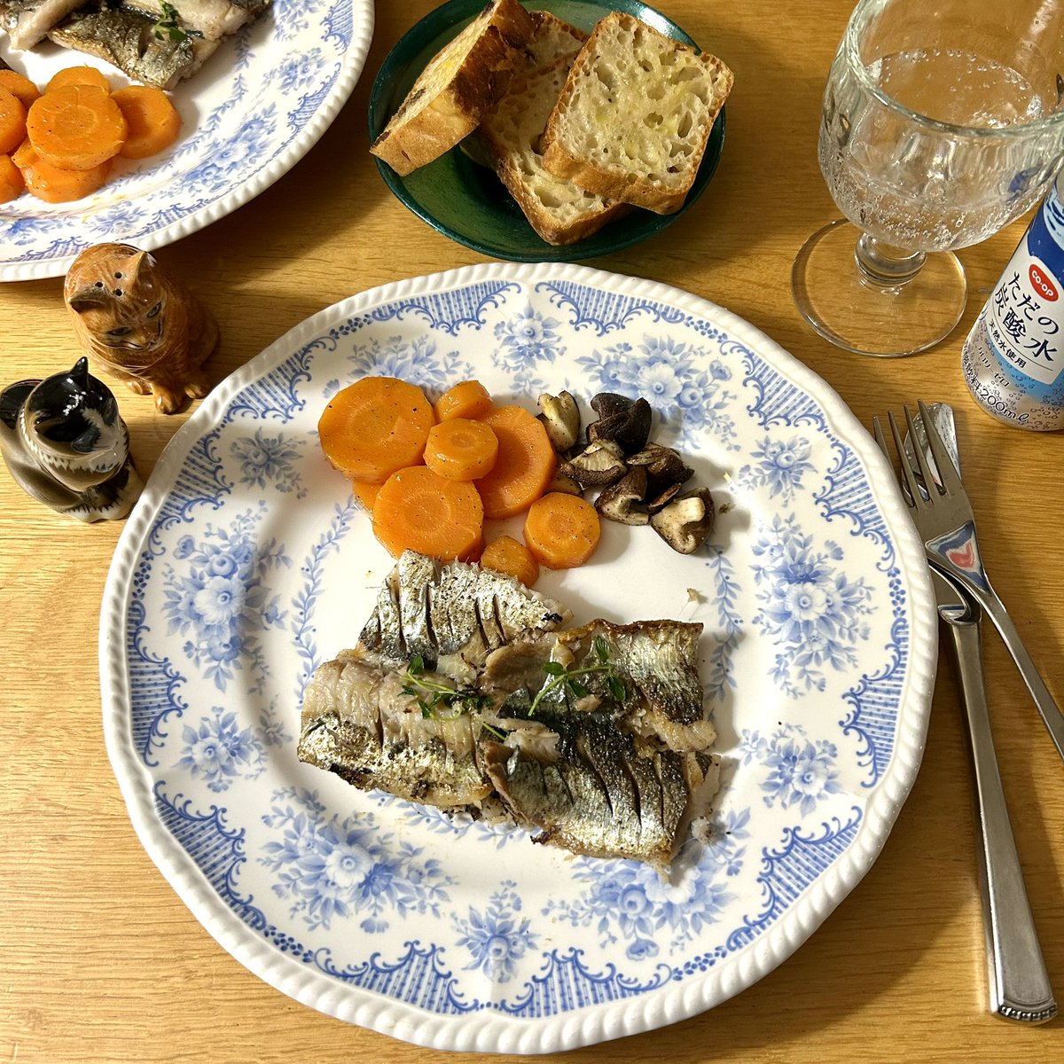 nephrotictoruto's tweet photo. オリーブオイル無しのフレスカはトマト🍅をたっぷり使うと美味しくなるようです☺️

晩ごはん
香草鰊ソテー 人参グラッセ 椎茸ソテー 
ZENBスパゲティのフレスカ
自家産ビワ（今年お初です）
#3抜き https://t.co/wHtrGCdInI
