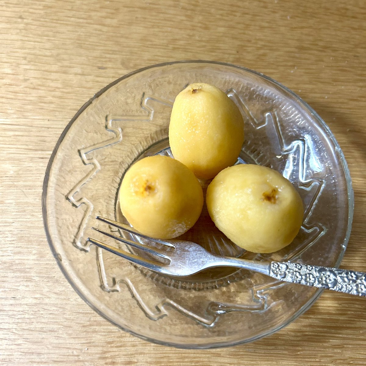 nephrotictoruto's tweet photo. オリーブオイル無しのフレスカはトマト🍅をたっぷり使うと美味しくなるようです☺️

晩ごはん
香草鰊ソテー 人参グラッセ 椎茸ソテー 
ZENBスパゲティのフレスカ
自家産ビワ（今年お初です）
#3抜き https://t.co/wHtrGCdInI