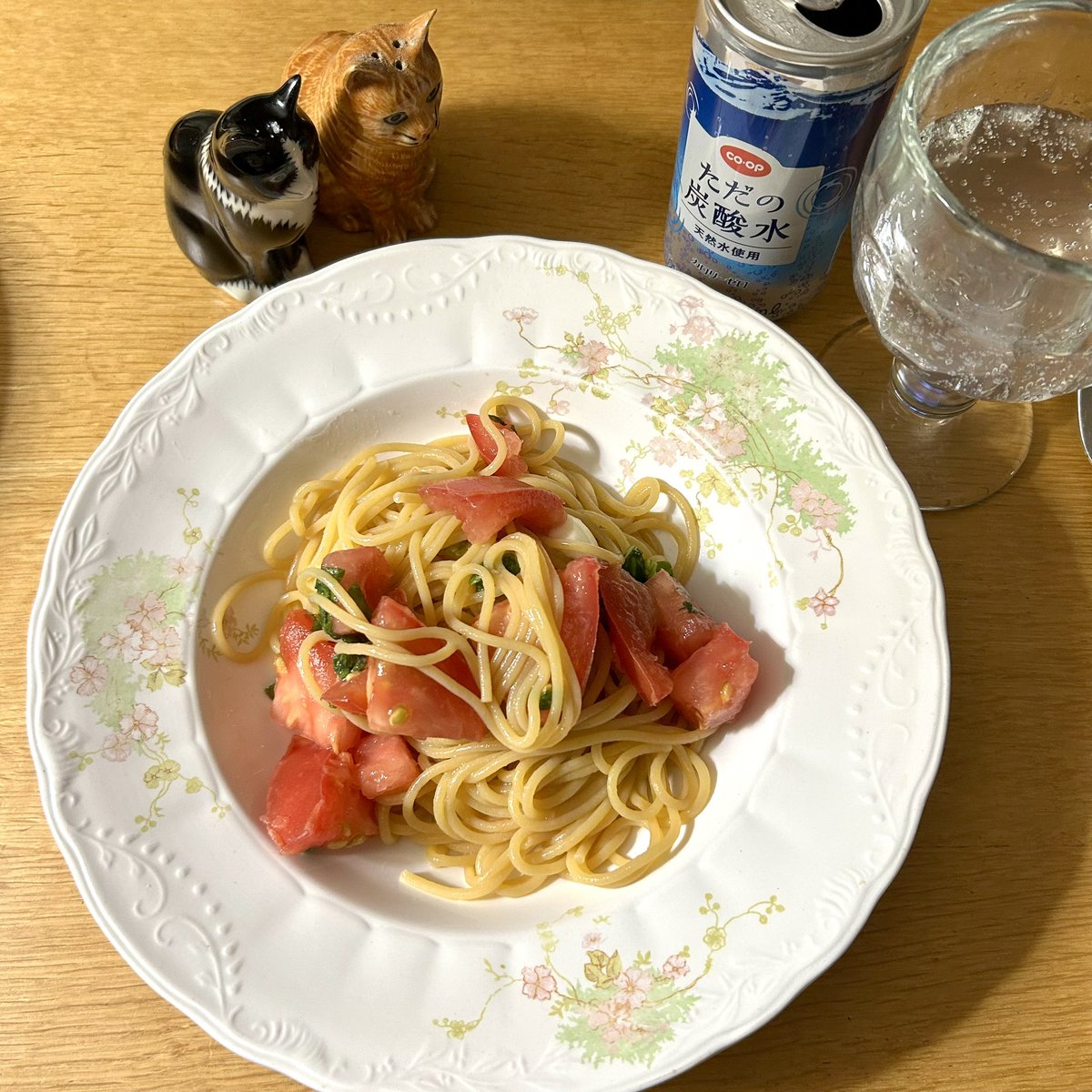 nephrotictoruto's tweet photo. オリーブオイル無しのフレスカはトマト🍅をたっぷり使うと美味しくなるようです☺️

晩ごはん
香草鰊ソテー 人参グラッセ 椎茸ソテー 
ZENBスパゲティのフレスカ
自家産ビワ（今年お初です）
#3抜き https://t.co/wHtrGCdInI