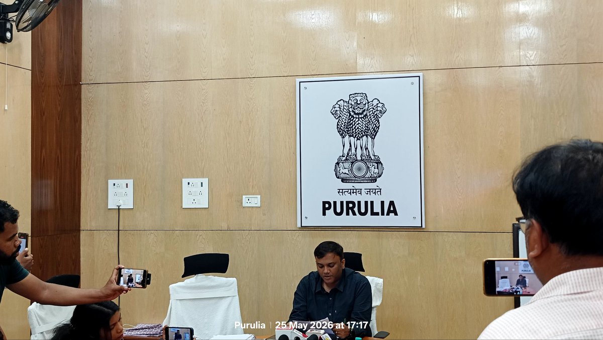 d_purulia's tweet photo. Press briefing session today by Sri Sudhir Kontham, IAS, District Magistrate, Purulia regarding Janbhagidari Abhiyan...Sabse door Sabse Pehle programme.
@DM_Purulia https://t.co/GCvYQEdVtm
