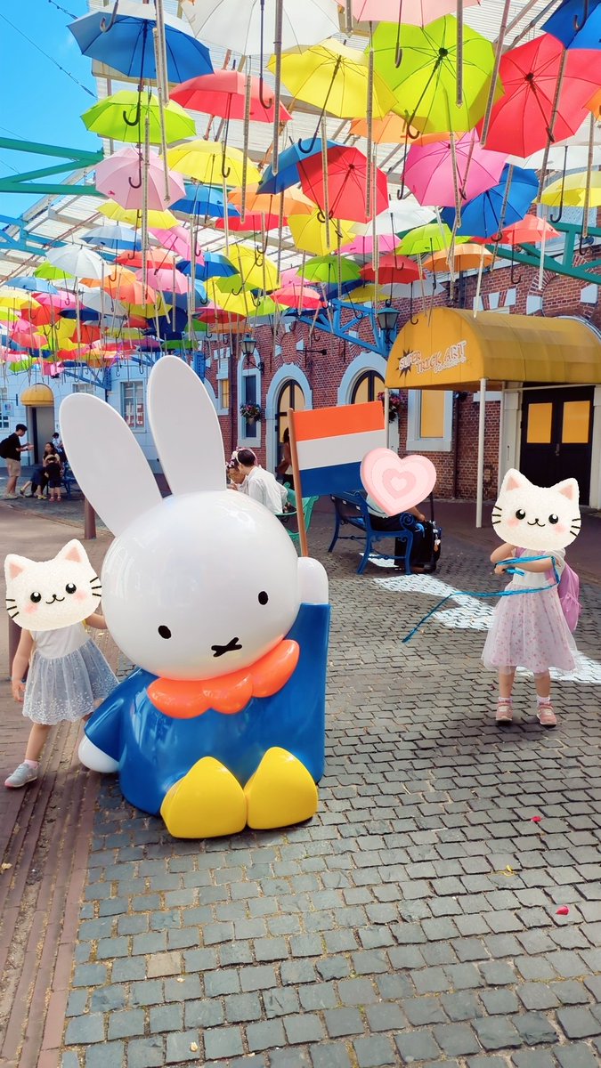 sella926's tweet photo. 久々にハウステンボスへ✨  バラもキレイ❣️ミッフィーエリアも可愛すぎて、夢のようなひとときでした😍子供たちもここに住みたいと言ってました🤣 https://t.co/svbmf2MHpl