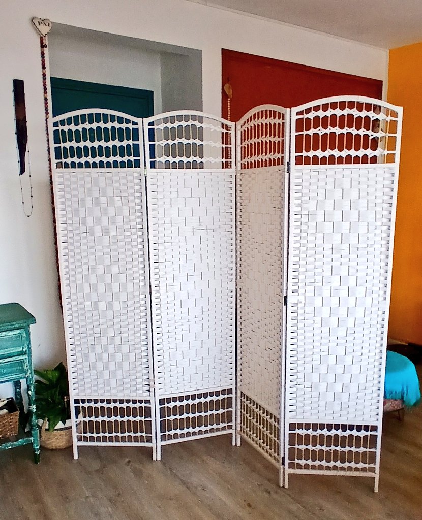 rusa_sov's tweet photo. ⚠️TUITER ES SERVICIO⚠️
Vendo biombo (no era de mi abuela (?)) 
Nuevito de paquete, acá en el enlace tienen el precio original y las medidas, por milqui ($1500) se lo llevan, zona Cerro.
Si no compran, compartan, se agradece. 
https://t.co/RPmxjV9Ml2 https://t.co/TUrTFwDuKP