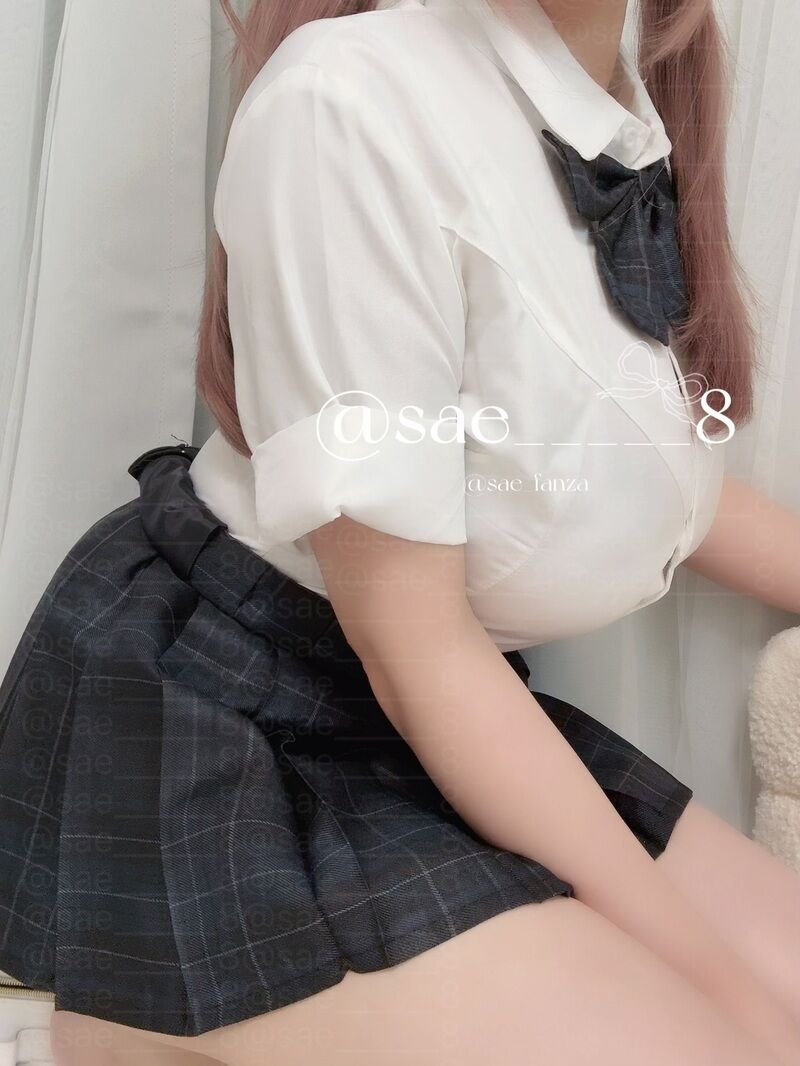 sae_____8's tweet photo. 割と細い時から大きいけど、重いし服着れないしずっと苦労してきたからこれで稼いでプラマイゼロにしたいため見せる🙃笑 https://t.co/I4Rx5JhFrf