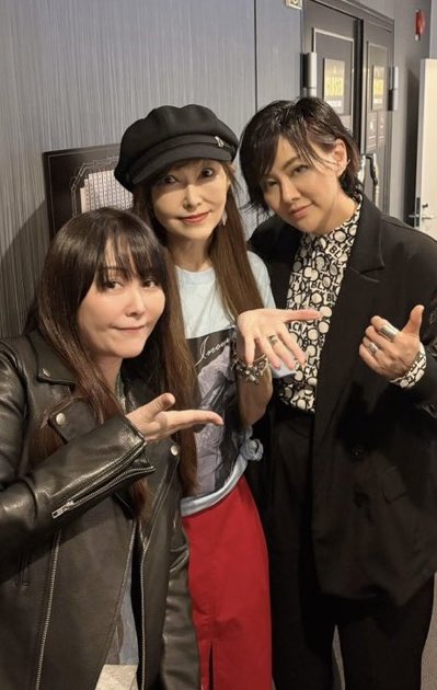 yumesuke1's tweet photo. 昨日は井上昌己ちゃんのデビュー37周年コンサートにお招きいただき、久宝留理子ちゃんと行って参りました。
深みが増した美しいクリスタルヴォイス、珠玉の名曲たち。ファンの皆様とともに最高のステージを堪能させていただきました！終演後、久しぶりに堀江淳さんにもお会いしました♪ https://t.co/W8oyKrQXlc