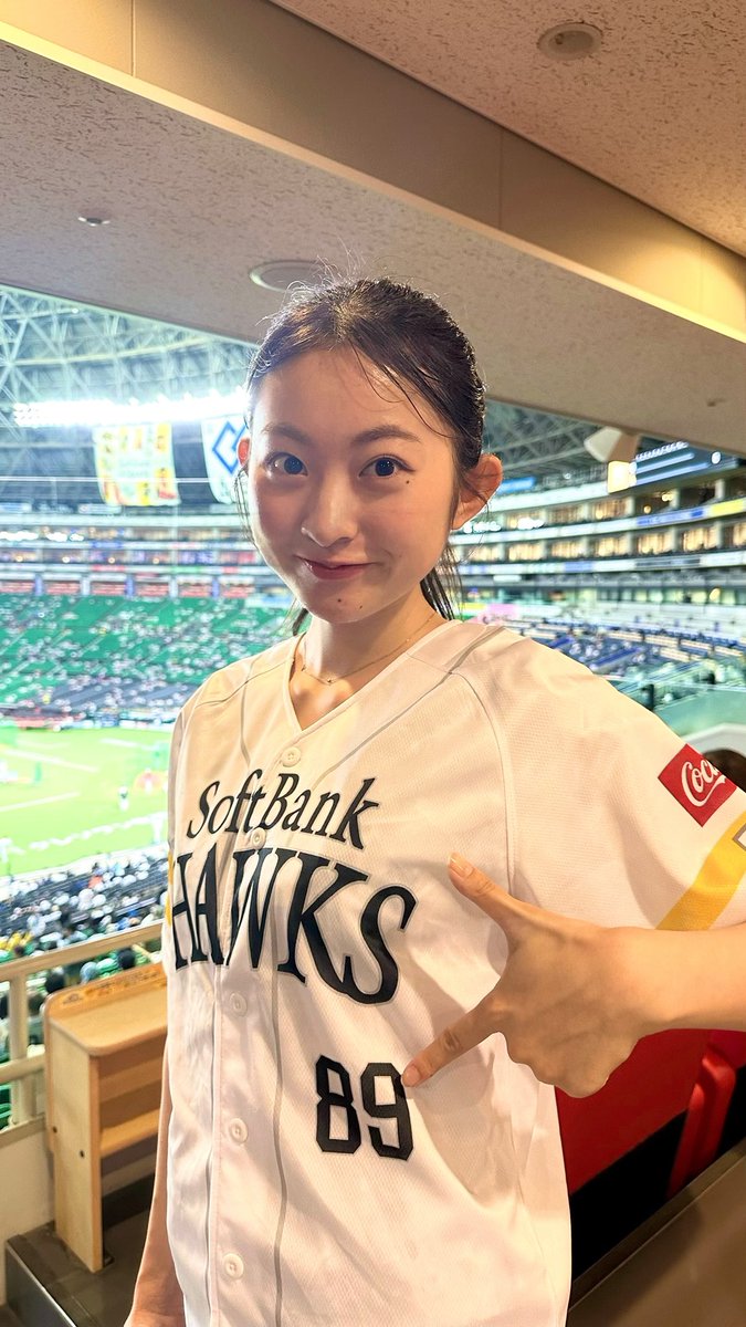 AYAMI_0629's tweet photo. 楽しみにしてたLEGACY DAY⚾️
王会長の偉大な軌跡を示す特別な背番号89のユニフォームで、球場全体がひとつになっている感じが素敵でした
試合も勝利で終わって最高！

自分が出演しているCMを現地で見れて嬉しかったです🥹
 #レガシーデイ  #OHSADAHARU   #ホークス  #野球観戦 #LEGACYPROJECT https://t.co/9U5zWSIj1x