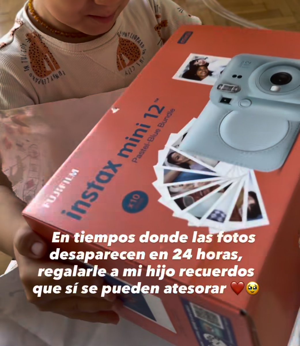 ipadconpalo's tweet photo. por el cumpleaños le regalo al hijo una cámara chota que seguramente quería ella y que por supuesto va a terminar usando solo ella se puede ser una gorda más hija de puta https://t.co/gT6PJKOntf