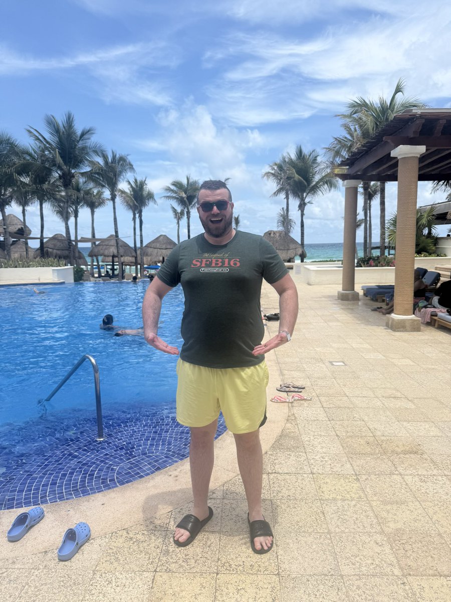 Topher Kurt tweet media