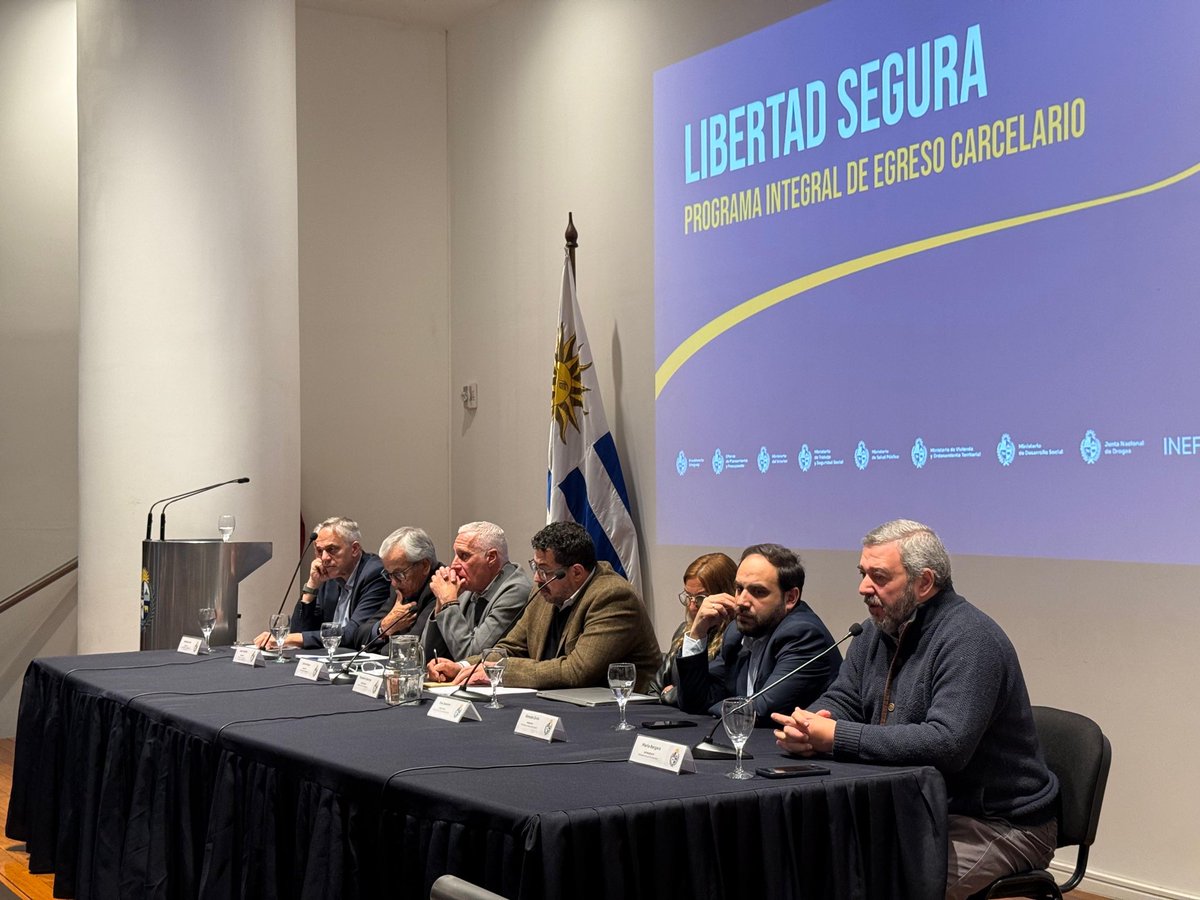 oppuruguay's tweet photo. Lanzamos Libertad Segura, programa de egreso carcelario para la inclusión social de personas liberadas, junto a @compresidencia @oppuruguay @Minterioruy @midesuy @MTSSuy @montevideoIM https://t.co/JsDYyYIFyN