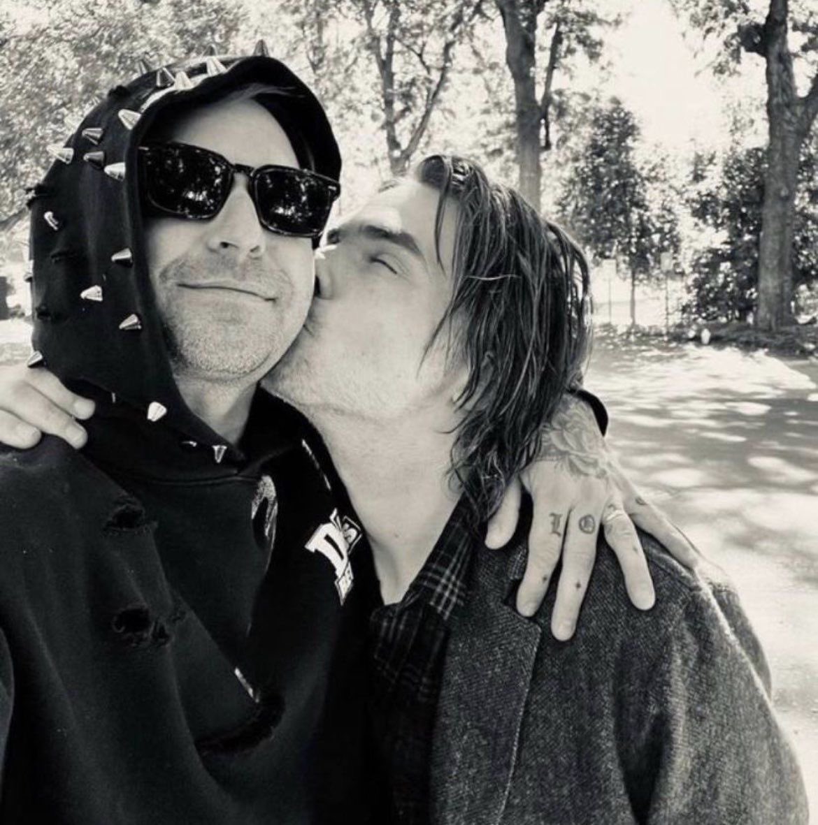 sadopacifists's tweet photo. secretly one of my fav gee pics. So domestic so sweet https://t.co/XVGOKajjeo