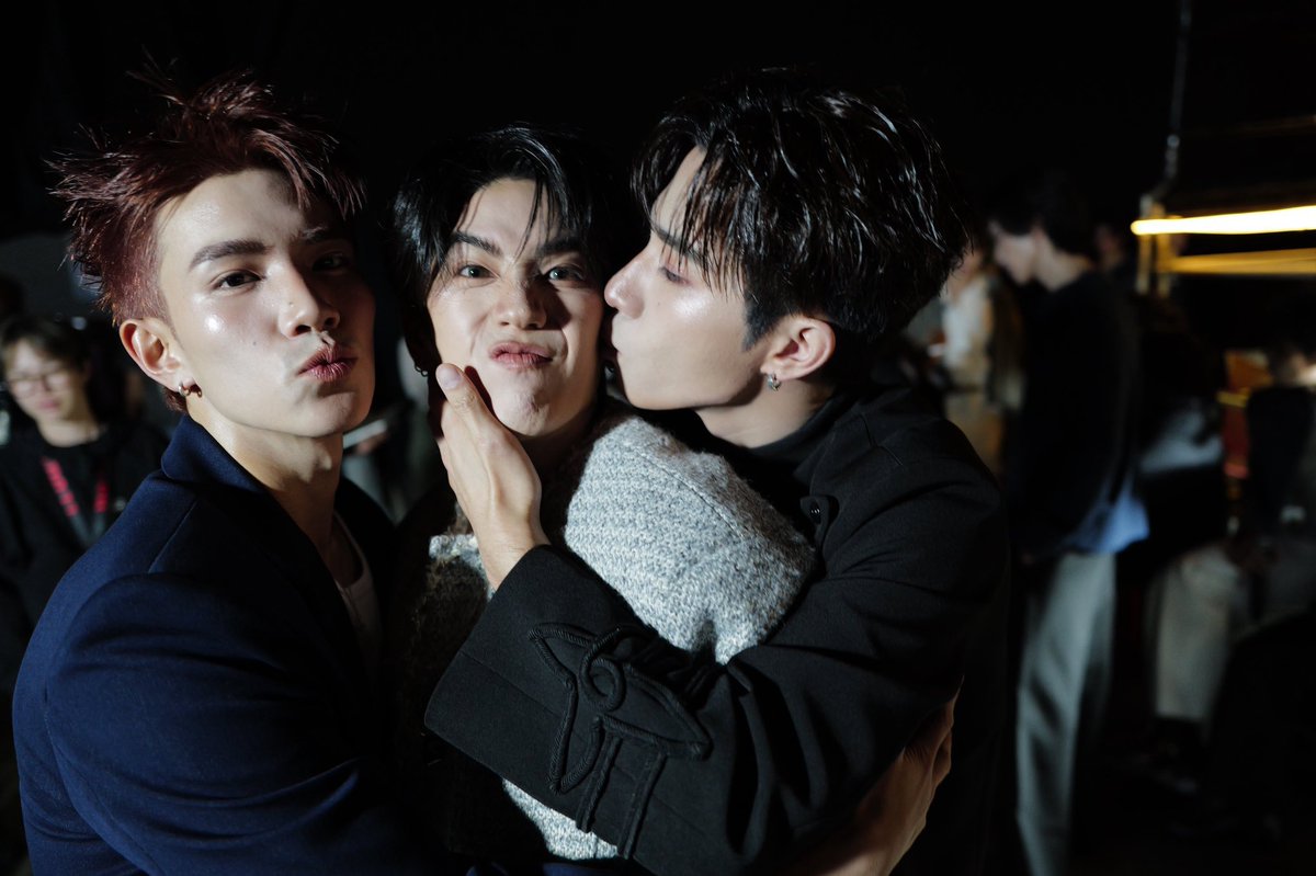 lana | JIMMYSEA CHEEK KISS tweet media