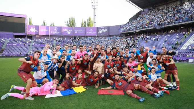 Blxncx_4's tweet photo. ll 𝐍𝐎𝐒 𝐕𝐈𝐄𝐑𝐎𝐍 𝐕𝐎𝐋𝐕𝐄𝐑 ll

El RC Deportivo consuma en Pucela su vuelta a la élite del fútbol español. Hoy vamos a analizar el partido más clave en los últimos 8 años del club coruñes.

Análisis Táctico (J41) con herramientas profesionales vía @tacticlipfutbol 

[🧵] https://t.co/87P5wVCFw4