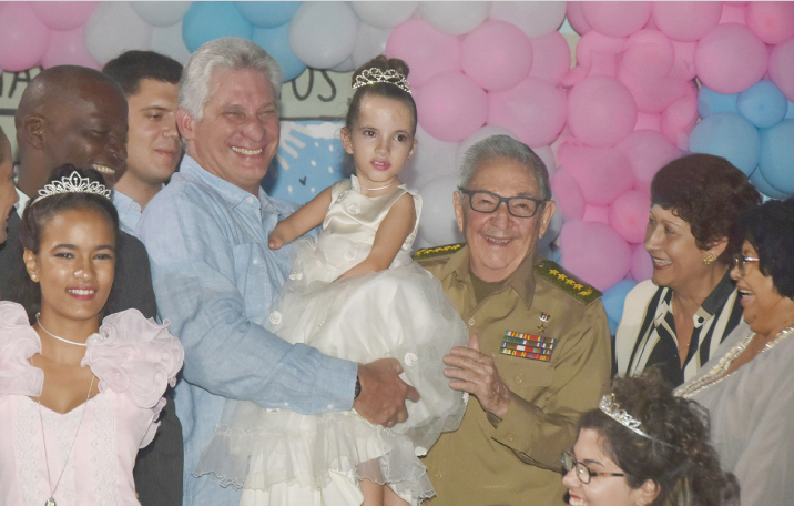Editorial_VO's tweet photo. NADA HA SIDO EN VANO.
Y allí estuvo el General de Ejército, el invitado más puntual de aquella noche.
Para leer el artículo, acceda al enlace:
https://t.co/lwGXA5e1eh
#RaúlEsRaúl
#CubaEstáFirme
#PuebloUniformado https://t.co/7nZUnRsLU7