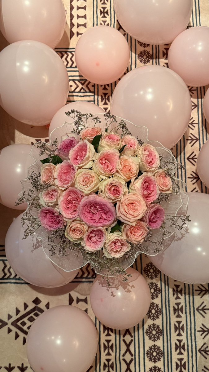 GaddyAlrabiah's tweet photo. وأسأل هواك اللي عظيمٍ مقامه
هل خلا فيني ذرّةٍ ما وصلها؟

رح للقصيد ودوّر أعذب كلامه
وإن جبت كلمة توصف إحساسي قلها

 دامي عجزت ألقى لي وصف وما دامه
 حبك يسدّ بلاد و يكفي أهلها ..❤️ https://t.co/gwrSPkVgqK