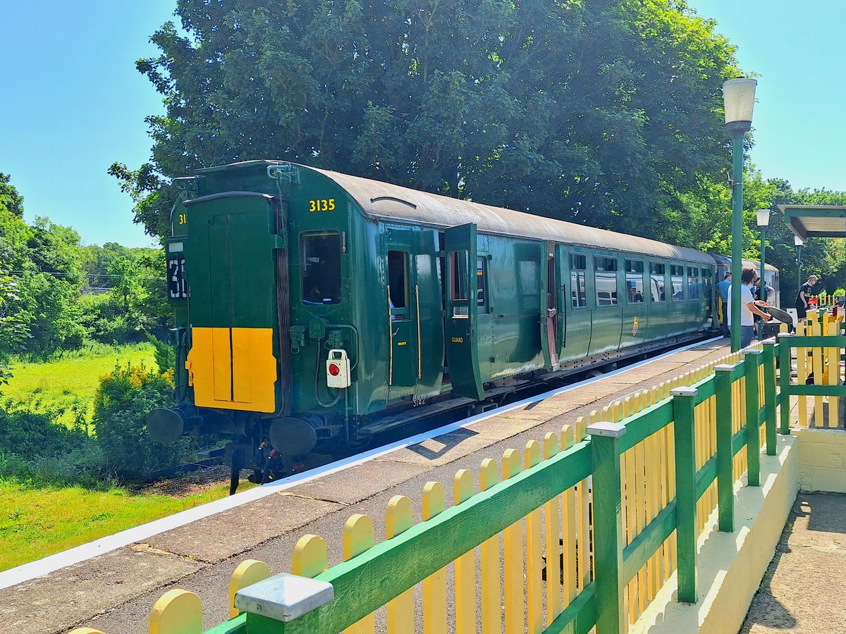 j_pickering02's tweet photo. @realPeterSpokes Its that hot the 1930s replaced the 1980s.... https://t.co/lCjM4DlY3r
