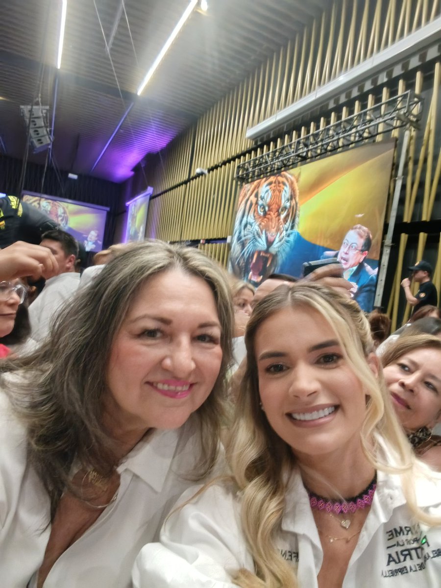 emirhdo's tweet photo. @ABDELAESPRIELLA @claubebla Tendremos a Ana Lu primera Dama en Primera vuelta junto a @ABDELAESPRIELLA Presidente de Colombia 🇨🇴🐅🙏🏻 Firmes por la Patria milagro 🇨🇴✔️ https://t.co/zqPyFLSb7J