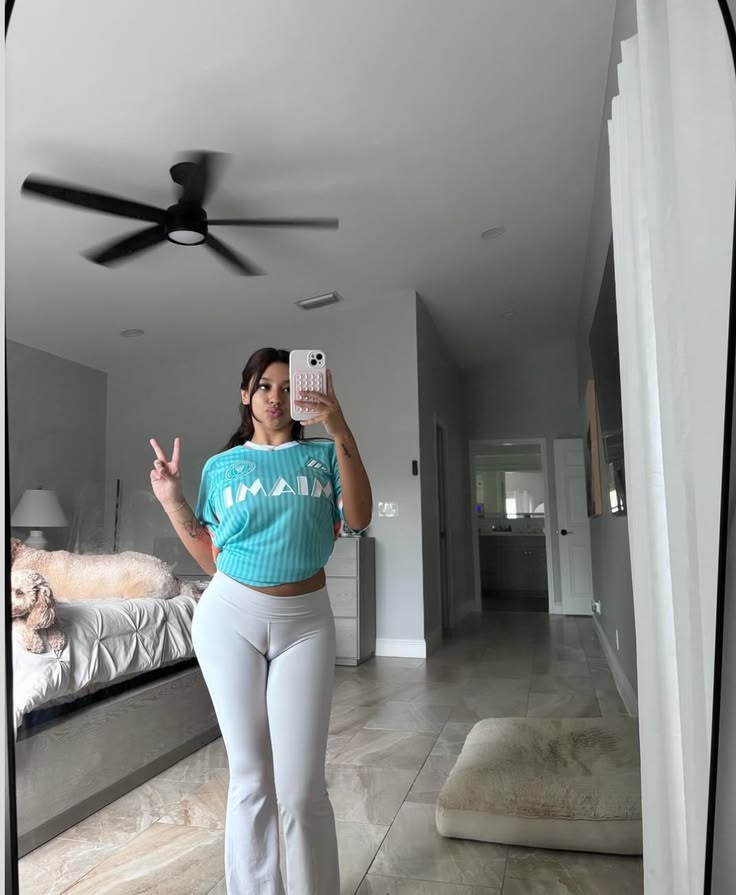 Michellerfis's tweet photo. Yes or no to my body type? Be honest https://t.co/kLK065ndAE