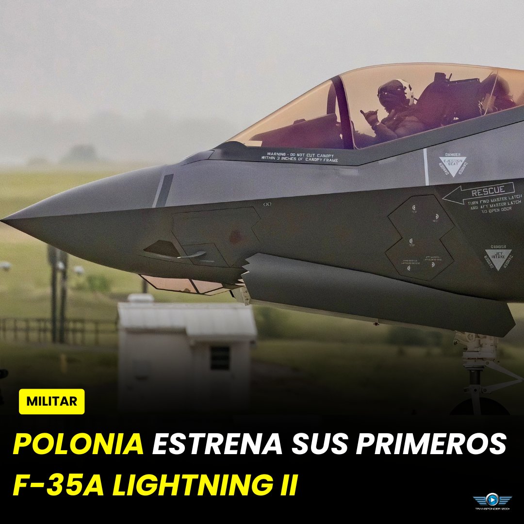Transponder1200's tweet photo. #Polonia 🇵🇱 recibió sus primeros tres #F35A #LightningII en la base de #Łask. El Ministerio de Defensa polaco los presentó como los primeros cazas de quinta generación en el flanco oriental de la #OTAN. El pedido total es de 32 aeronaves y las entregas deberán completarse en 2030 https://t.co/10I8xCLv5H