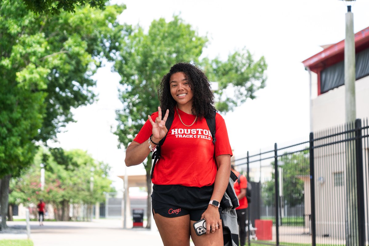UHCougarTF's tweet photo. Headed to Fayetteville 🤠✈️ https://t.co/jLwBNZloOp