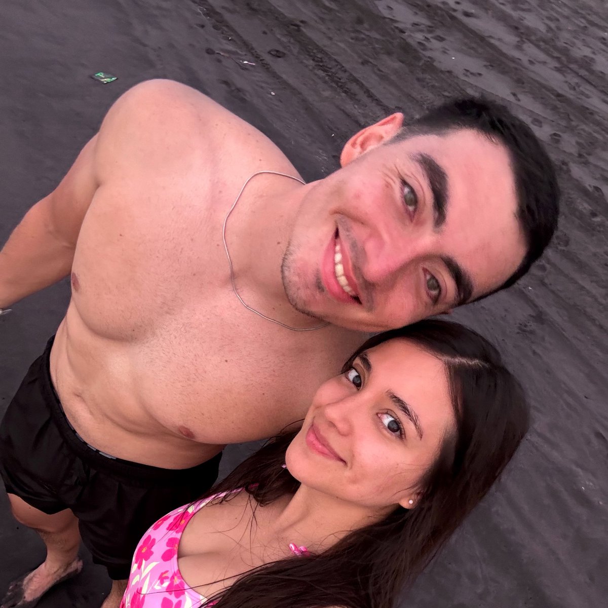 alejandro_md3's tweet photo. Si el mundo se detuviera un segundo, me gustaría que fuera justo cuando estás sonriendo @_nmarialejandra <3 https://t.co/xk10vSqR7f