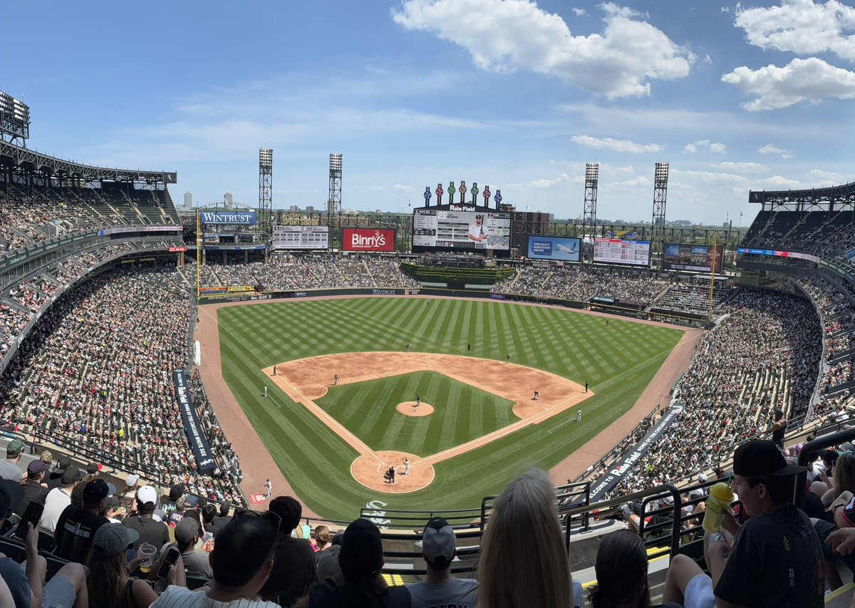 QuickDraw1509's tweet photo. Some Memorial Day ⚾️⚾️  to finish out the long weekend @Twins vs @whitesox #MLBStadiumTour #2.8 @shelfyyyy https://t.co/DzHT9rgRsS