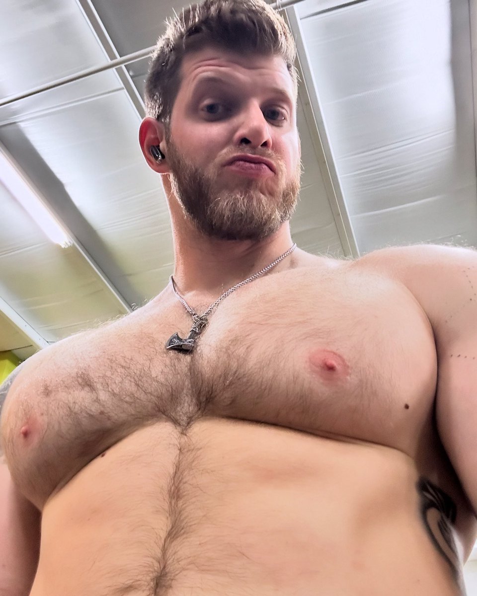 marcTapCat's tweet photo. @TheMale_Central @EroticAlways the chest and hot pecs that broke my internet 🤤🤤🤤 and he still does!🤤🤤😘😘😘 https://t.co/HIBBY3RwRm