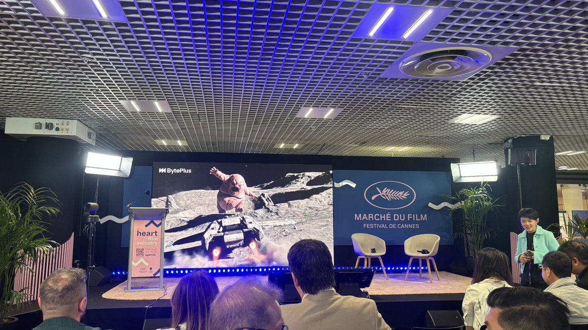 da_seb's tweet photo. Il y a quelques années, @netflix obligeait le @Festival_Cannes  à regarder en face un sujet qu'il préférait éviter : la distribution des films lui échappait. La semaine dernière, c'est @BytedanceTalk qui m'invitait au Palais des Festivals avec Versus Agency.

Le sujet est d'un autre ordre.
Le mouvement Netflix portait sur l'aval - où et comment les films se regardent. Le mouvement ByteDance / Seedance porte sur l'amont - avec quoi et comment ils se fabriquent. On a beau s'y attendre, le voir installé au cœur du Palais a quelque chose qui remue.

Et la discussion devient très concrète.

Des outils comme @higgsfield ou @magnific qui prennent doucement la forme de studios. De la prévisualisation à toutes les étapes. Plus de tests, plus d'itérations sur le set, plus d'arbitrages créatifs en amont. Et derrière, comme toujours, une économie de la production et de la post-production qui se réorganise.

Sur un point, tout le monde semblait d'accord : le sujet n'est déjà plus de produire des images. C'est de savoir les diriger.

La keynote de Guillaume Lacroix, producteur du prochain Luc Besson, allait exactement dans ce sens. L'avant-première mondiale du teaser ne laissait pas de doute : l'IA ne sert à rien si elle n'est pas tenue par une vision.

"The breakthrough is not automation. It is control."
Voilà. Le saut qualitatif ne viendra pas de l'automatisation. Il viendra du contrôle. Cadre, rythme, raccord, lumière, narration, tout ce qui fait qu'un plan tient ou qu'un film devient naze.

Quelque part, la GenAI est une révolution par ses effets. Mais elle reste une évolution d'outil. Elle ne remplace pas le point de vue. Elle rend simplement plus visible l'écart entre ceux qui produisent des images, et ceux qui savent fabriquer du cinéma.

Thanks @BytedanceTalk
