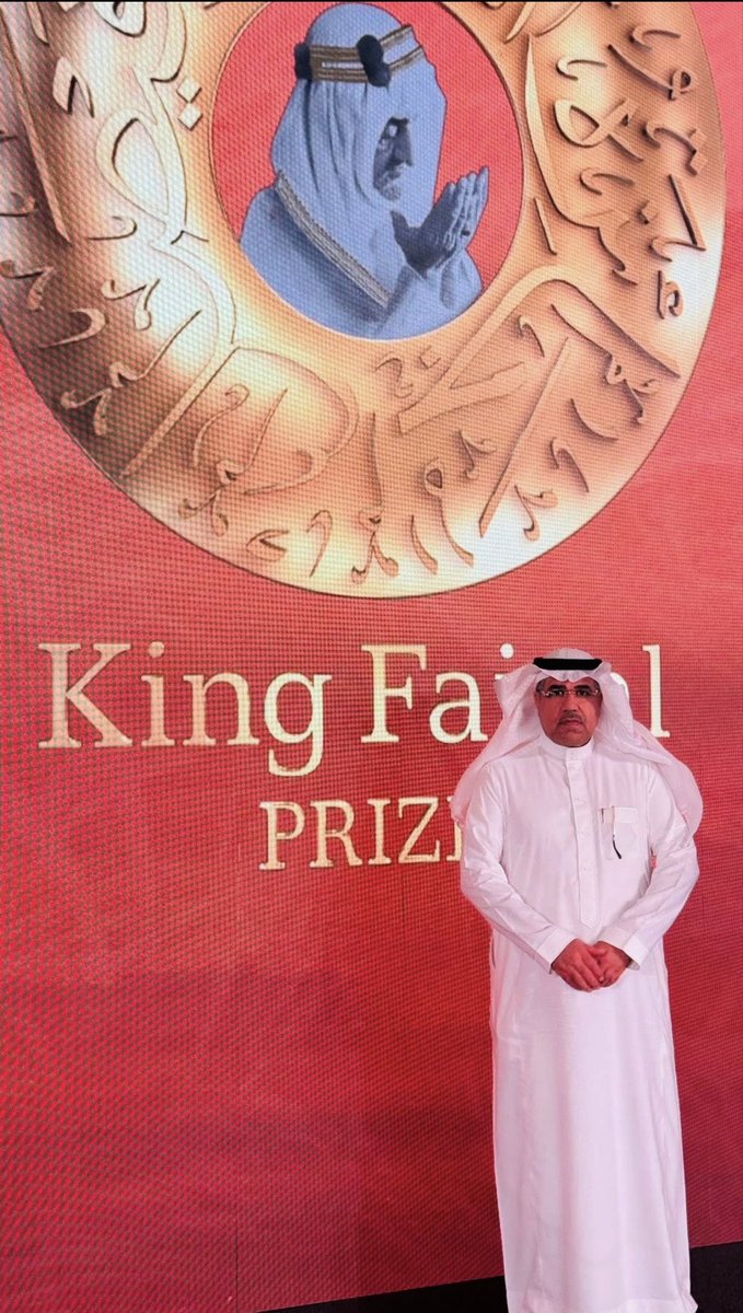AMSO1000's tweet photo. صور ومقتطفات من حفل جائزة الملك فيصل العالمية. صورة تجمعني والأستاذ عبدالعريز الزويد مع الأمين العام للجائزة البروفيسور /عبدالعزيزالسبيّل . https://t.co/Nzk8IaXVUo