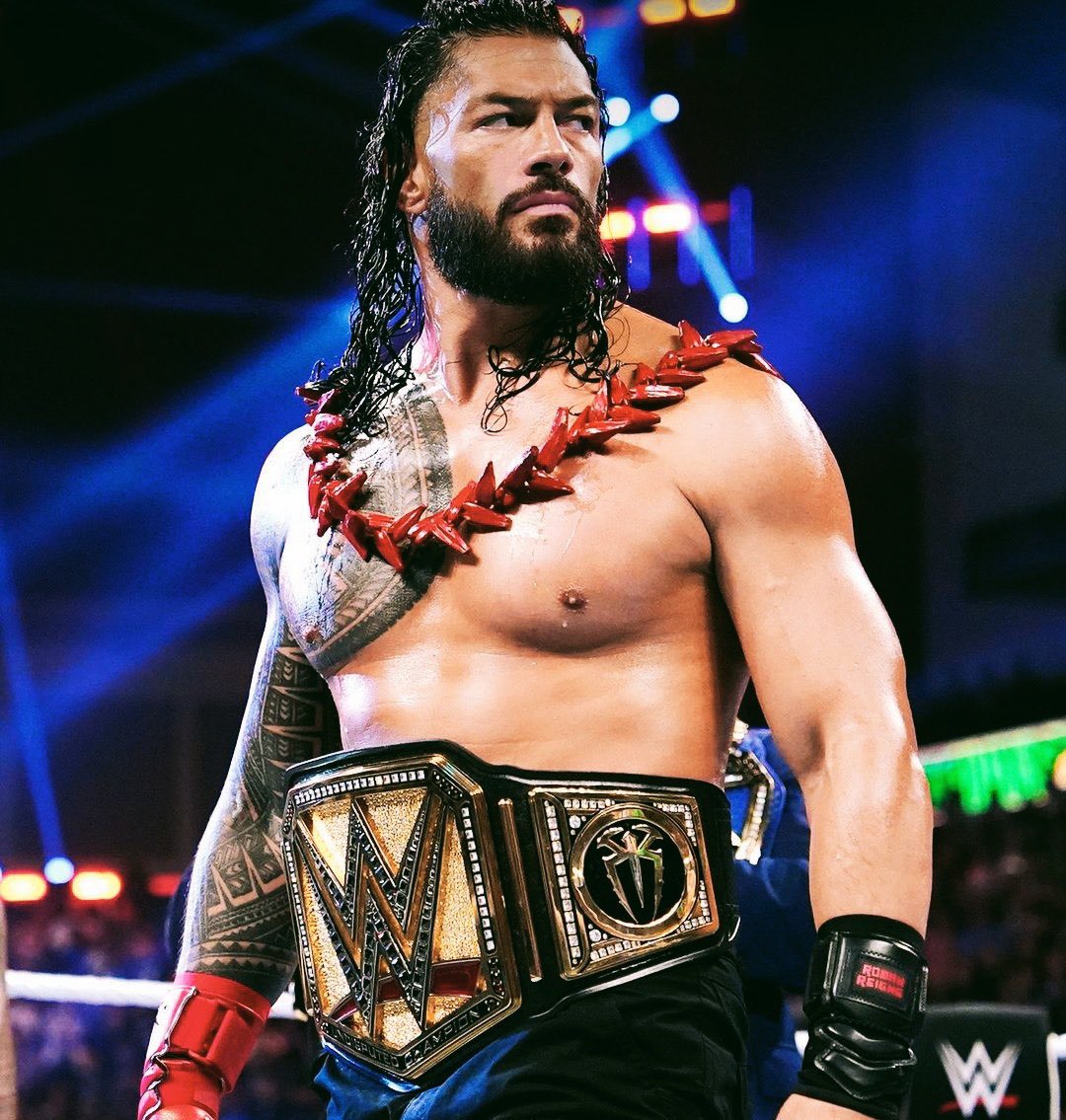 dabbiecake's tweet photo. Happy birthday to the greatest of all time the champ OTC @WWERomanReigns ☝🏽☝🏽 https://t.co/tguOGPHlFa