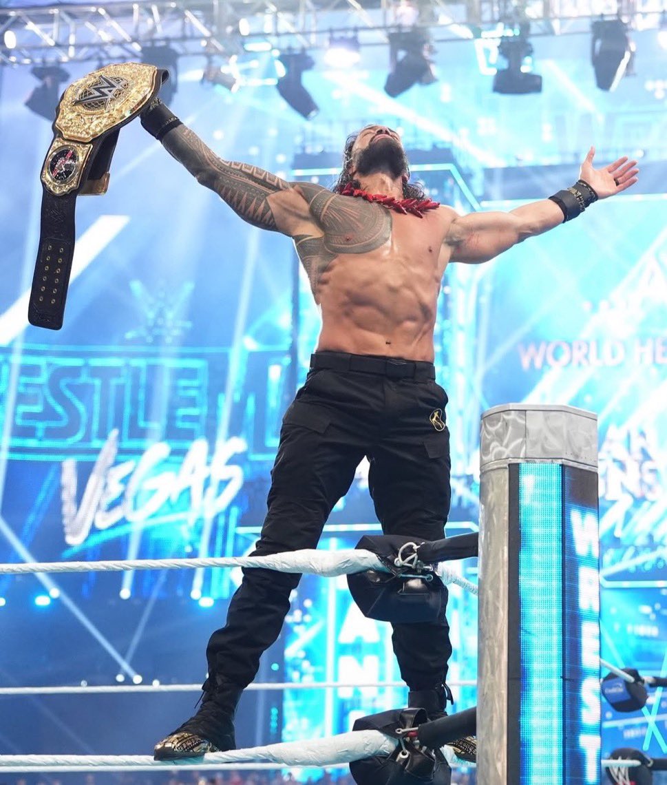 dabbiecake's tweet photo. Happy birthday to the greatest of all time the champ OTC @WWERomanReigns ☝🏽☝🏽 https://t.co/tguOGPHlFa