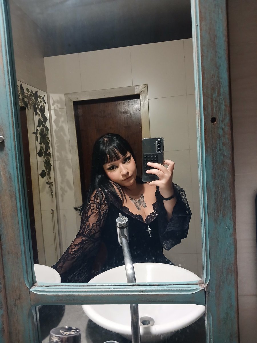 gabriella 🚬 tweet media