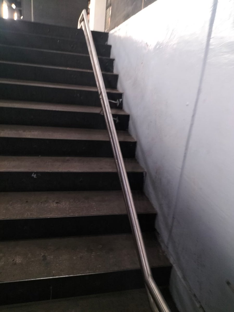 vickmvil's tweet photo. A ver cuánto se tardan en arreglar escaleras eléctricas, elevador y pasamanos de CETRAM INDIOS VERDES @MetrobusCDMX @ORTCDMX @MetroCDMX  @GobCDMX https://t.co/CDNMv9M36t