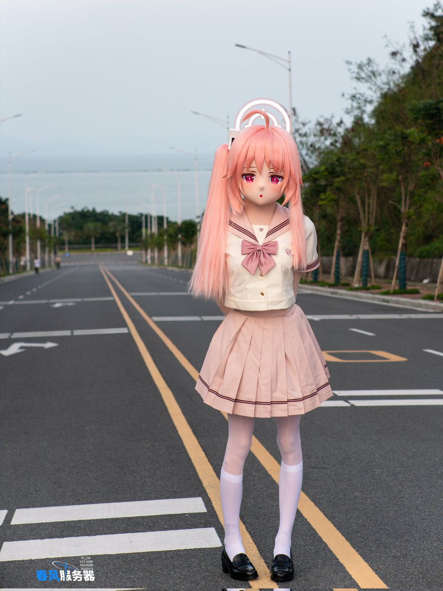 Douch233's tweet photo. 也许海的另一边，正有人思念着你

#kigurumi
#着ぐるみ
#ブルアカ
#BlueArchive 
#柚鳥ナツ https://t.co/Qpj29ZeE9u